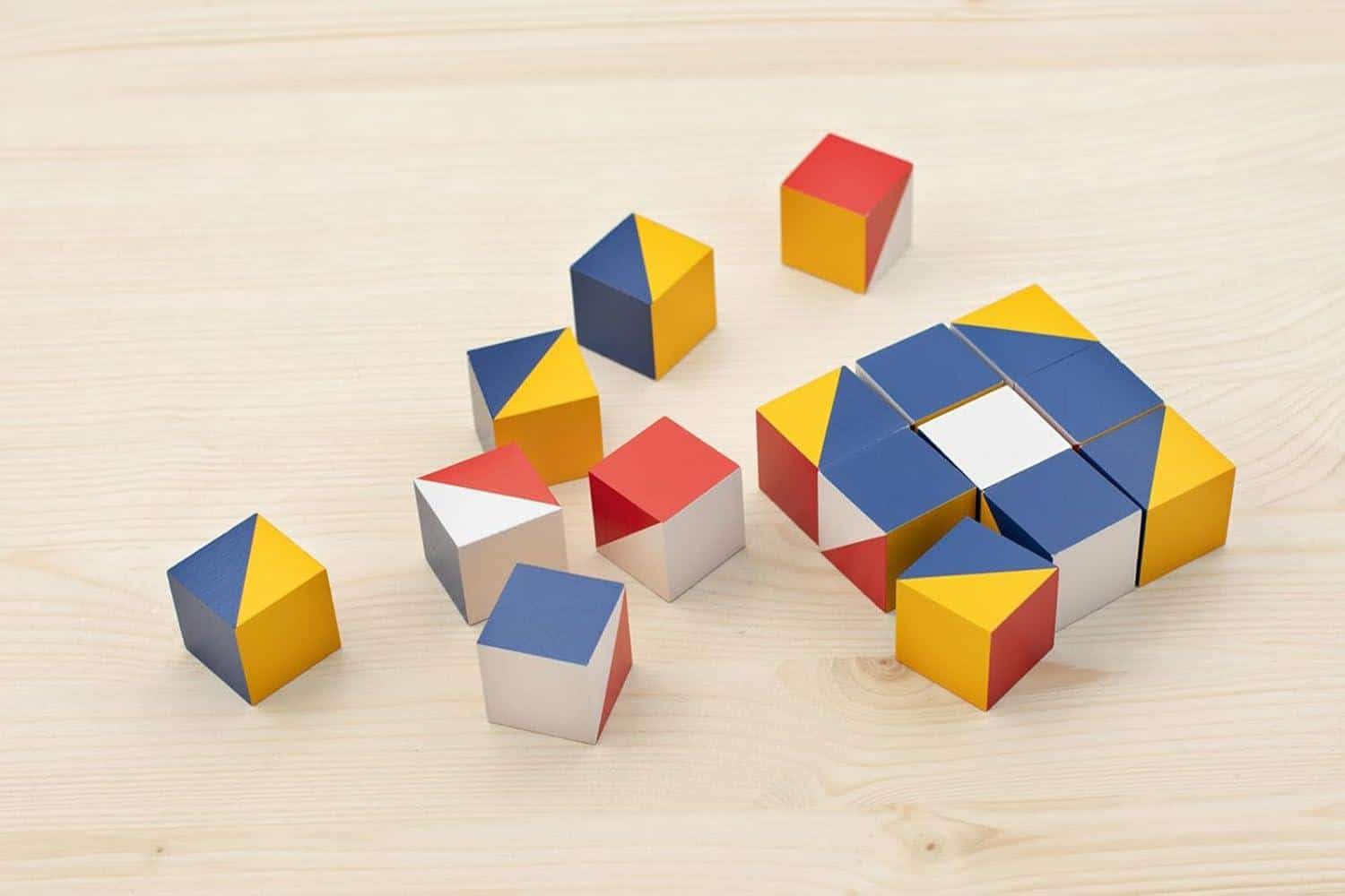 Holzbausteine & Runen: Nikitin-Würfel und Orakelsets