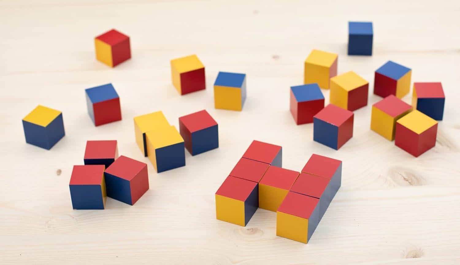 Holzbausteine & Runen: Nikitin-Würfel und Orakelsets